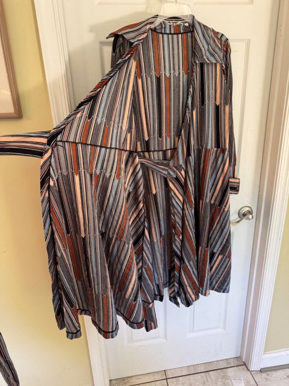 70s Vintage Striped Wrap Dress Cuffs Neutral Brown Blue Tan Stripes Stretchy 16 - Picture 10 of 11